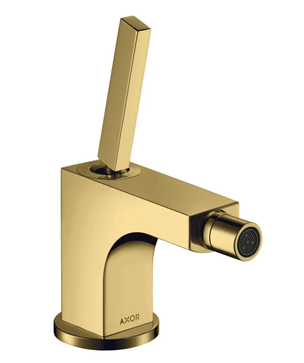 Ein goldfarbener Einhebel-Bidetmischer von AXOR mit einem rechteckigen Hebel und einer Ablaufrinne. Der Wasserhahn hat eine moderne, klare Formgestaltung.